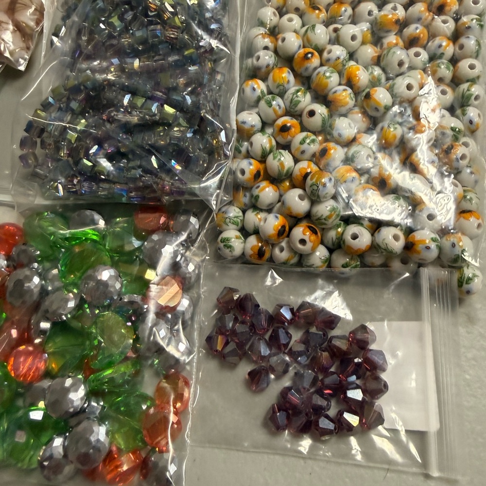 Assorted Beads Collection Lot#3 - Picture 6 of 10
